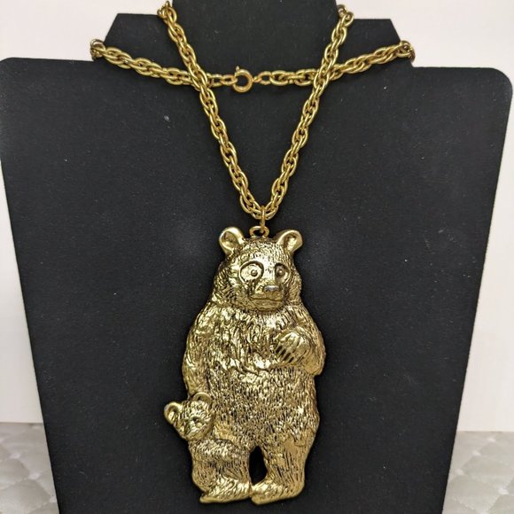 Vintage J.J. Jonette Goldtone Momma Bear with Cub Heavy Necklace - 15" Long - Picture 6 of 9